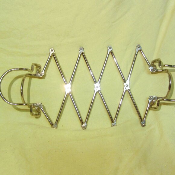 VTG EXPANDABLE TRIVET TRAY HOLDER, W/HANDLES, SILVER COLOR - Picture 1 of 5